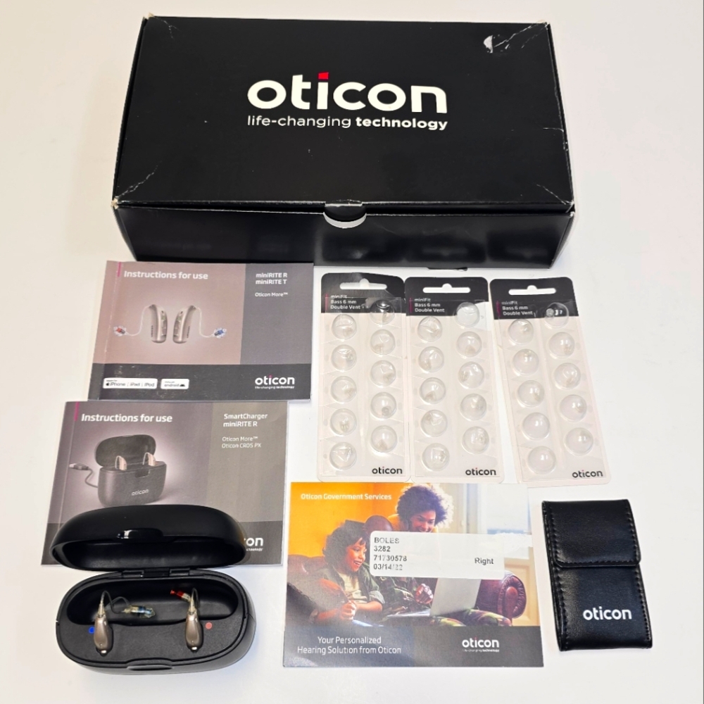 Oticon More 1 Left and Right Hearing Aid and miniRITE R Smart Charger
